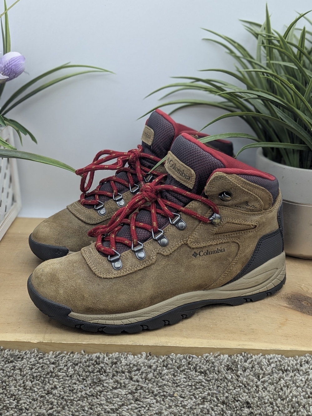 Columbia Brown Suede Hiking Ankle Boots with Red Accents